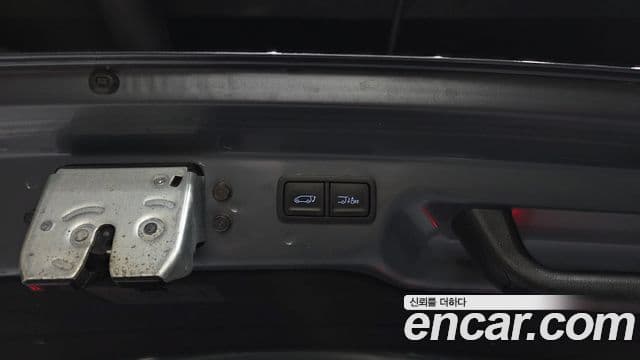 Hyundai Staria 2023 — Photo 8/32