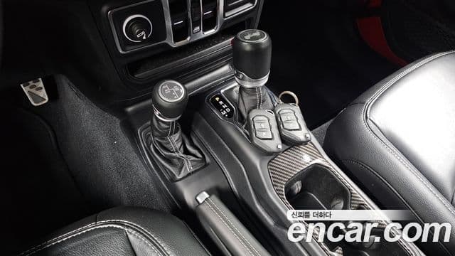 Jeep Wrangler 2021 — ფოტო 9/20