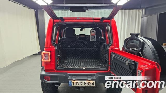 Jeep Wrangler 2021 — ფოტო 17/20