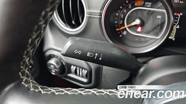 Jeep Wrangler 2021 — ფოტო 18/20