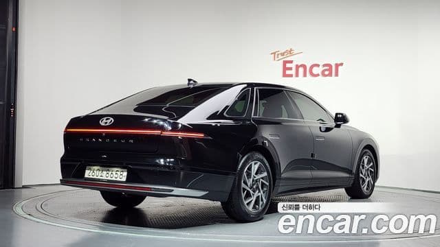 Hyundai Grandeur 2023 — ფოტო 2/20