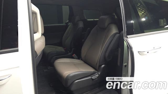 Kia Carnival 2024 — фото 12 из 20