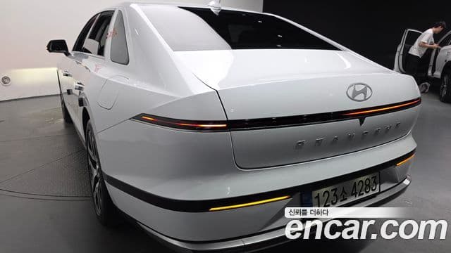 Hyundai Grandeur Hybrid 2025 — Photo 16/32