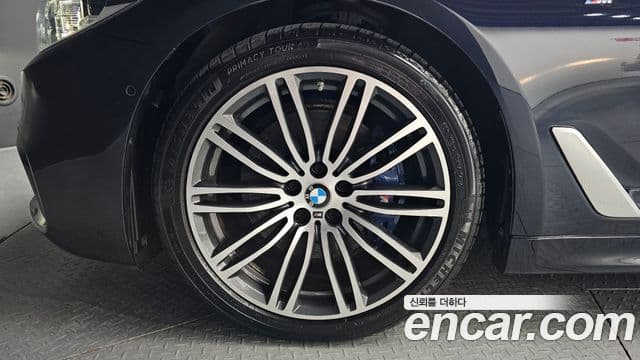 BMW 5 Series 2019 — ფოტო 5/20
