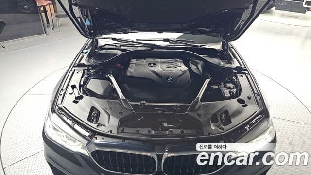 BMW 5 Series 2019 — фото 6 из 20
