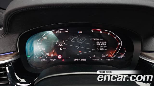 BMW 5 Series 2019 — ფოტო 8/20
