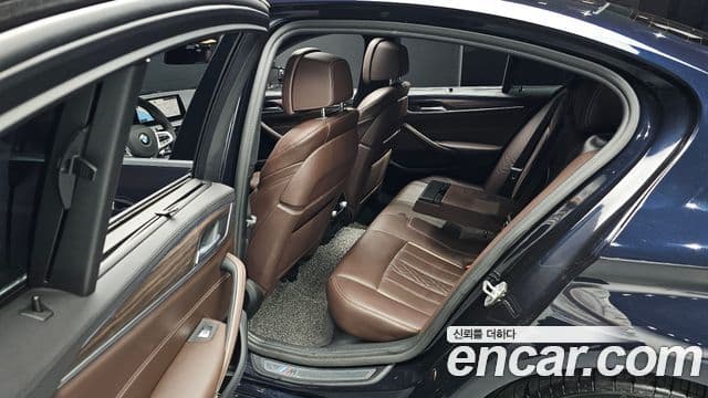 BMW 5 Series 2019 — ფოტო 12/20