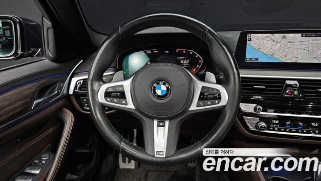 BMW 5 Series 2019 — ფოტო 13/20