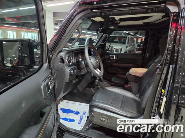 Jeep Wrangler 2024 — ფოტო 8/16