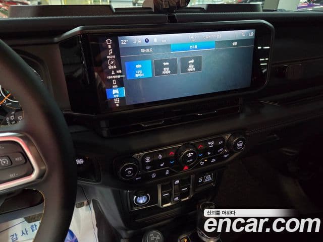 Jeep Wrangler 2024 — ფოტო 14/16