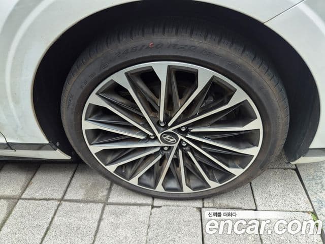 Hyundai Grandeur 2023 — ფოტო 16/16