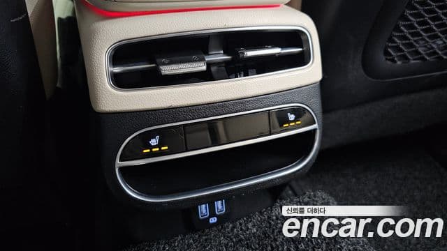 Genesis GV70 2021 — ფოტო 18/20