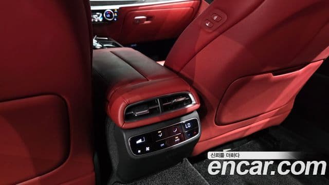 Genesis Electrified G80 2023 — ფოტო 19/20