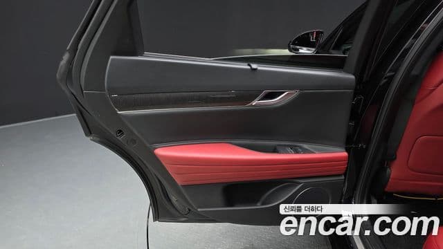 Genesis G80 2023 — Photo 28/35