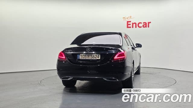 Mercedes-Benz C-Class 2020 — ფოტო 4/20