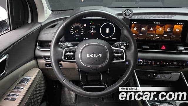 Kia Carnival 2024 — фото 14 из 20