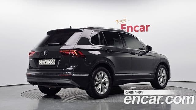 Volkswagen Tiguan 2020 — ფოტო 11/20