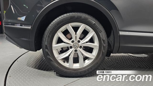 Volkswagen Tiguan 2020 — ფოტო 19/20