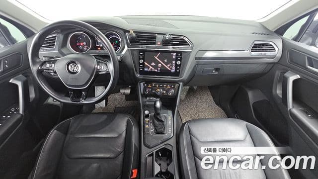 Volkswagen Tiguan 2020 — ფოტო 18/20