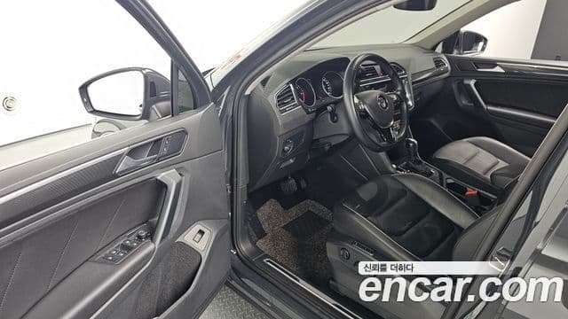 Volkswagen Tiguan 2020 — ფოტო 14/20