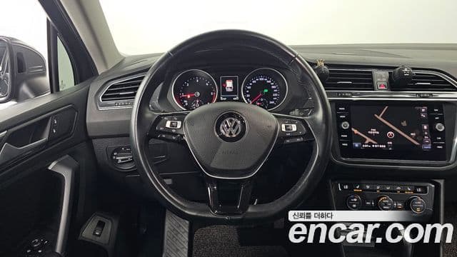 Volkswagen Tiguan 2020 — ფოტო 8/20