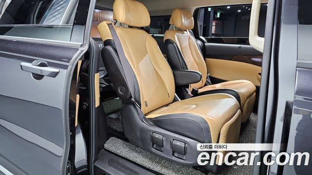 Kia Carnival 2020 — ფოტო 11/20