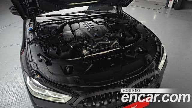 BMW 8 Series 2025 — Photo 6/35