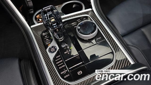 BMW 8 Series 2025 — Photo 17/35