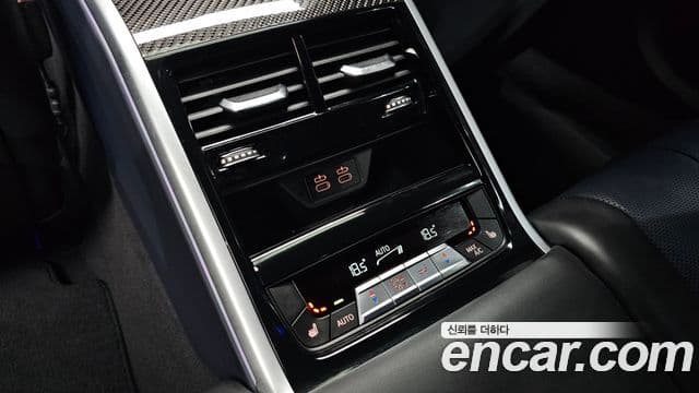 BMW 8 Series 2025 — Photo 12/35