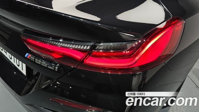 BMW 8 Series 2025 — Photo 27/35