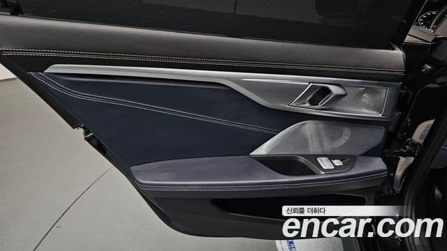 BMW 8 Series 2025 — Photo 13/35