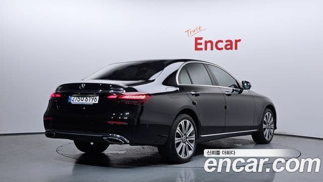 Mercedes-Benz E-Class 2023 — Фото 2/20