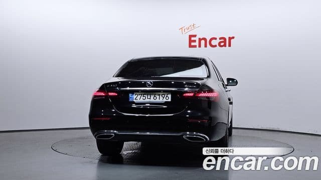 Mercedes-Benz E-Class 2023 — Фото 4/20