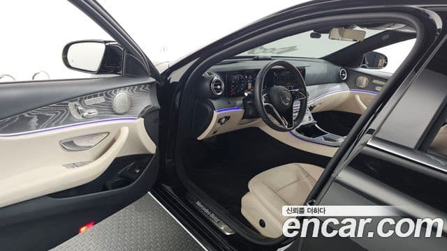 Mercedes-Benz E-Class 2023 — Фото 10/20