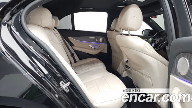 Mercedes-Benz E-Class 2023 — Фото 11/20