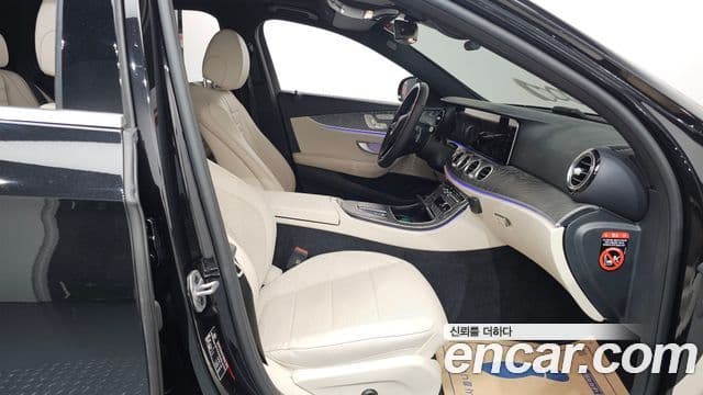 Mercedes-Benz E-Class 2023 — Photo 32/35