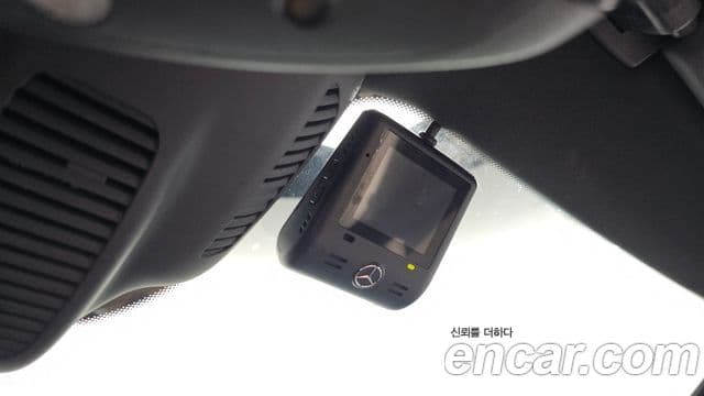 Mercedes-Benz E-Class 2023 — Photo 16/35