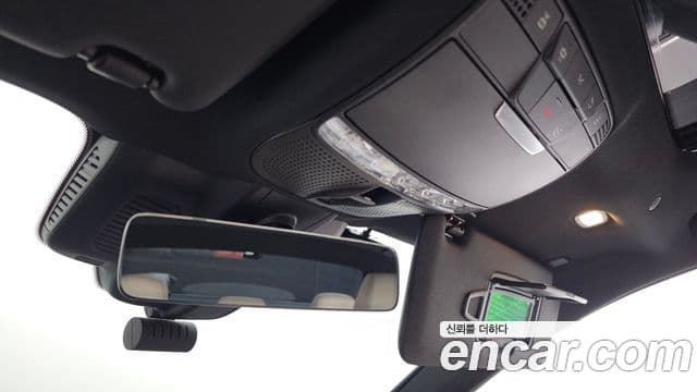 Mercedes-Benz E-Class 2023 — Photo 33/35