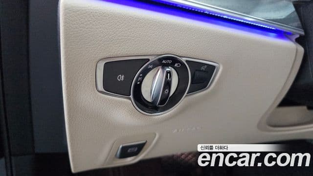 Mercedes-Benz E-Class 2023 — Photo 20/35