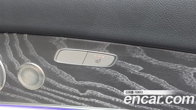 Mercedes-Benz E-Class 2023 — Photo 9/35