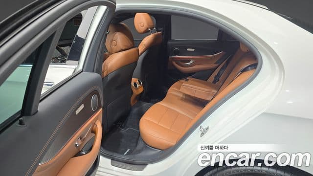 Mercedes-Benz E-Class 2021 — Şəkil 11/20