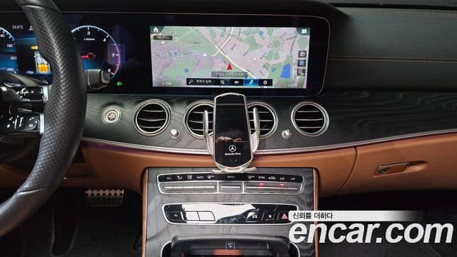 Mercedes-Benz E-Class 2021 — Şəkil 19/20
