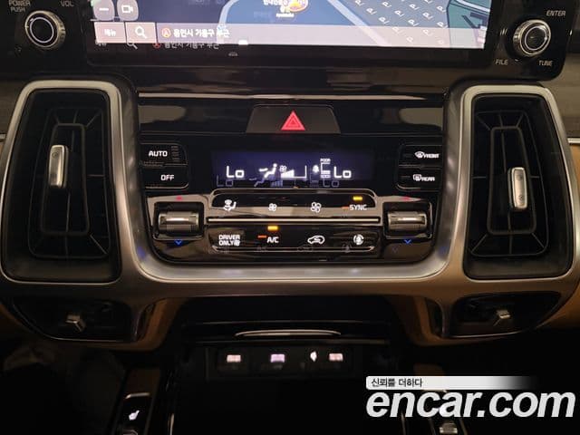 Kia Sorento 2022 — Фото 8/20