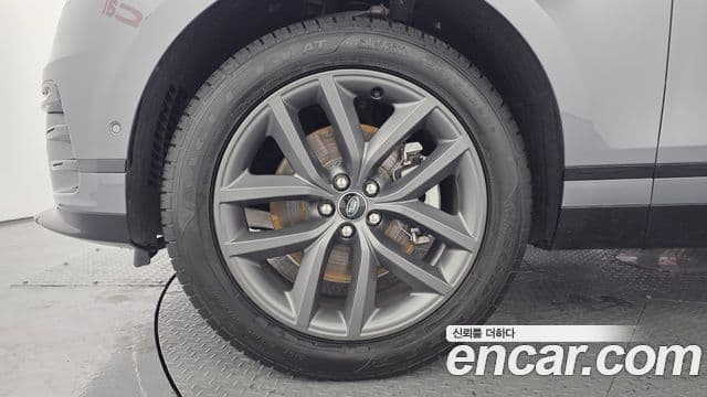Land Rover Range Rover Velar 2025 — Şəkil 8/20