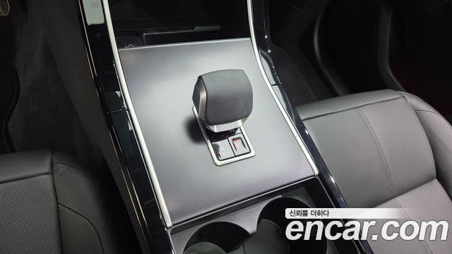 Land Rover Range Rover Velar 2025 — Şəkil 13/20