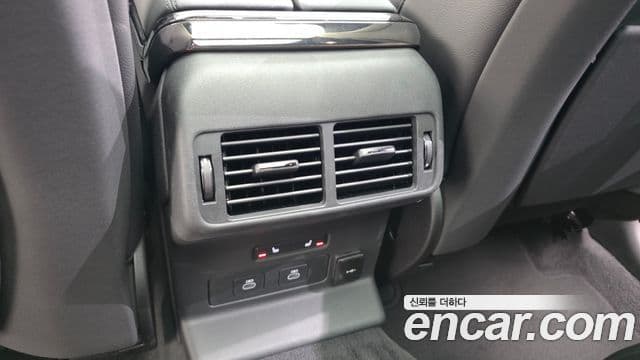 Land Rover Range Rover Velar 2025 — Şəkil 18/20