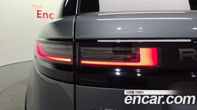 Land Rover Range Rover Velar 2025 — Şəkil 19/20