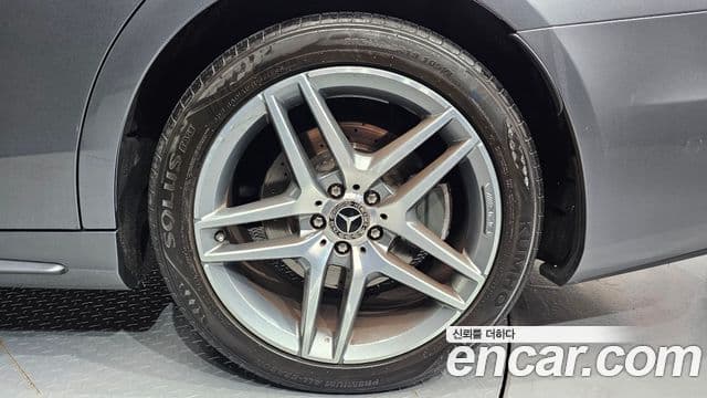 Mercedes-Benz S-Class 2020 — Photo 8/32