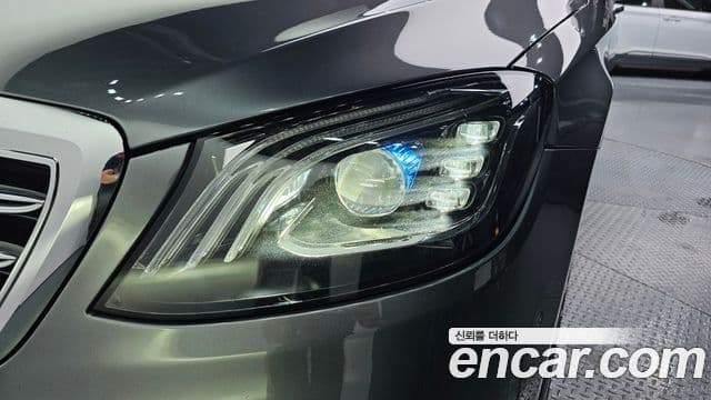 Mercedes-Benz S-Class 2020 — Photo 14/32