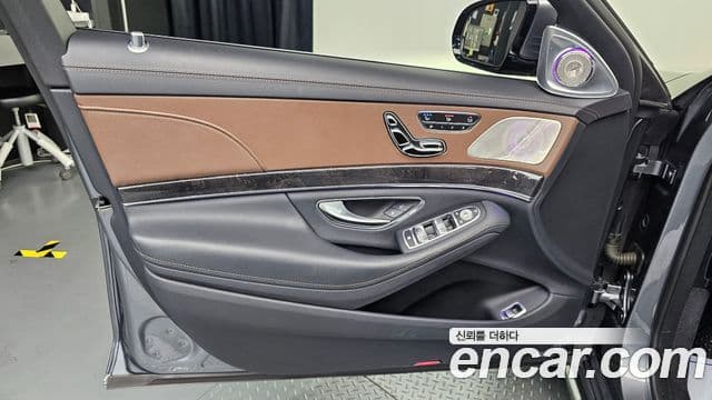 Mercedes-Benz S-Class 2020 — Photo 9/32